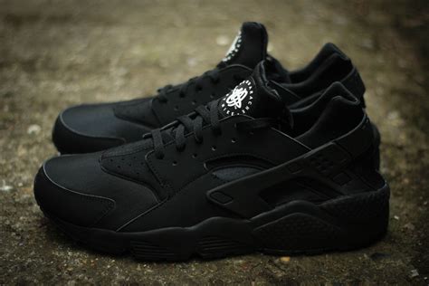 all black nike huarache women.